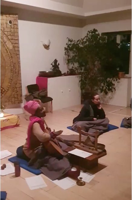 evolution_arts's tweet photo. Mind, Body and Sacred Song
Sun 26 March, 7-9pm Brighton Buddhist Centre
Join singer songwriter @MelissaJamesUK as she offers her voice in song and guides you in singing with her.
https://t.co/BiTCGK2BFf
#brighton #singing https://t.co/0BS3Z9YB6m