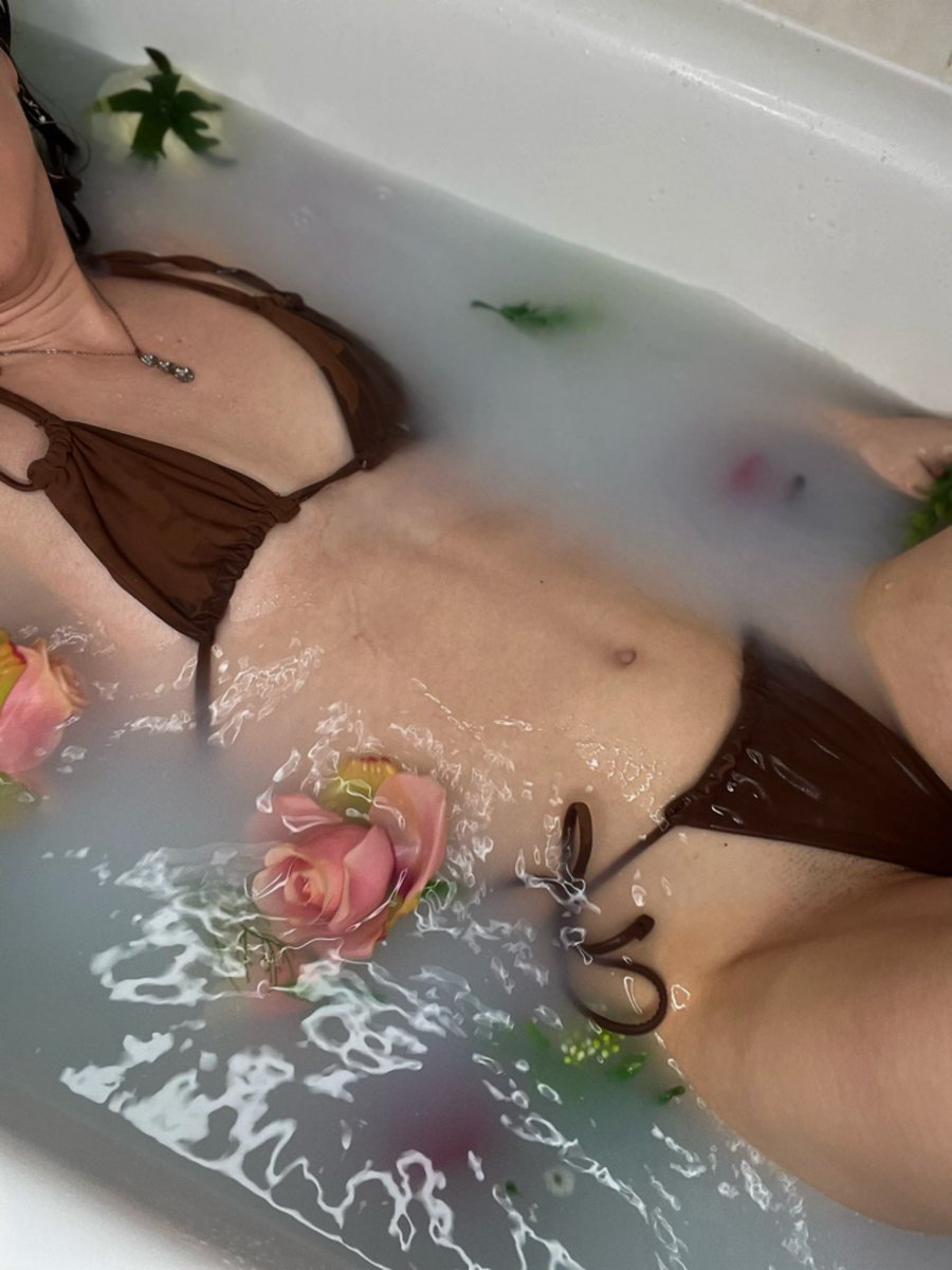 Flower bath picture shoot😉🥵