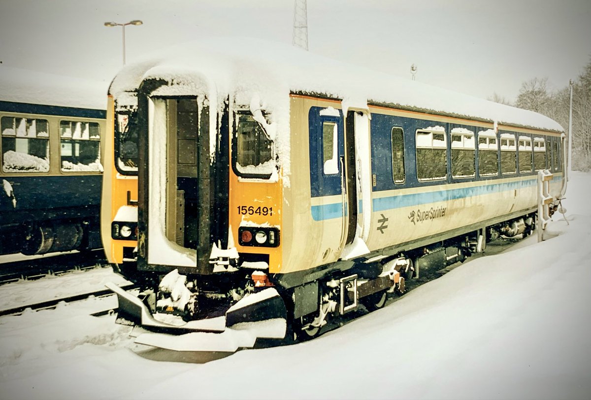 miles_chains's tweet image. Following its collision repairs, 156491 was sent back to Neville Hill for rebuilding. My fellow apprentices and I learnt a lot from this vehicle. Must have done something’s right as it’s still out there! 😆 #Class156 #Provincial #NevilleHill #ApprenticeLife