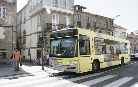 PazodeRaxoi's tweet image. 📢🚍Servizos especiais de transporte urbano para asistir ao partido de baloncesto no multiúsos Fontes do Sar este sábado🏀👇

🗓️ 25 MAR - 18:00
🔸 Lanzadeira rúa da Rosa-multiúsos Fontes do Sar👉 a partir das 17:00
🔸 Reforzamento da liña C11

Máis info👉bit.ly/40LHjTJ