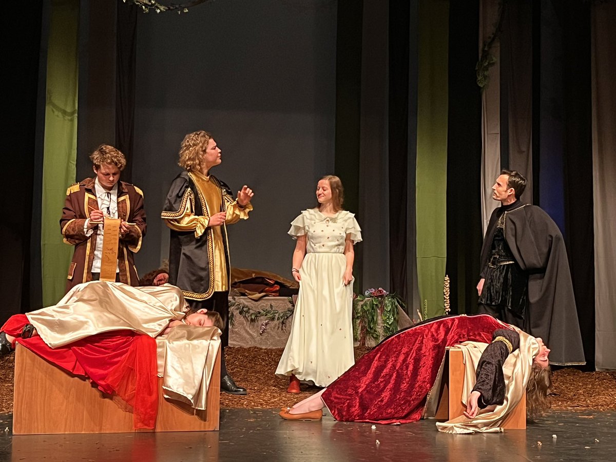 SabineDeCocker's tweet photo. Jong geweld op de planken in ‘Midzomernachtsdroom’! Ik ben super trots op mijn cast… zij verdienen een groot applaus van jullie! Tickets op https://t.co/ktlqcXPK67 https://t.co/lWOrhjhT1E