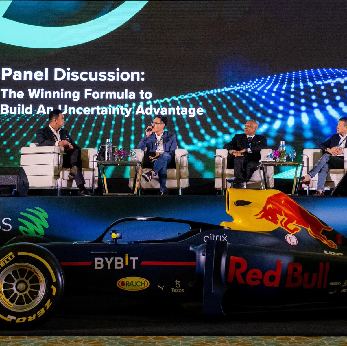 Maxis's tweet image. Special thanks to our guest @therealdcf1’s for his insights on trust, teamwork, and real-time data at the Maxis Business Spark Engage forum where we explored winning strategies for uncertain digital times #DigitalTransformation. Find out more #LinkInThread