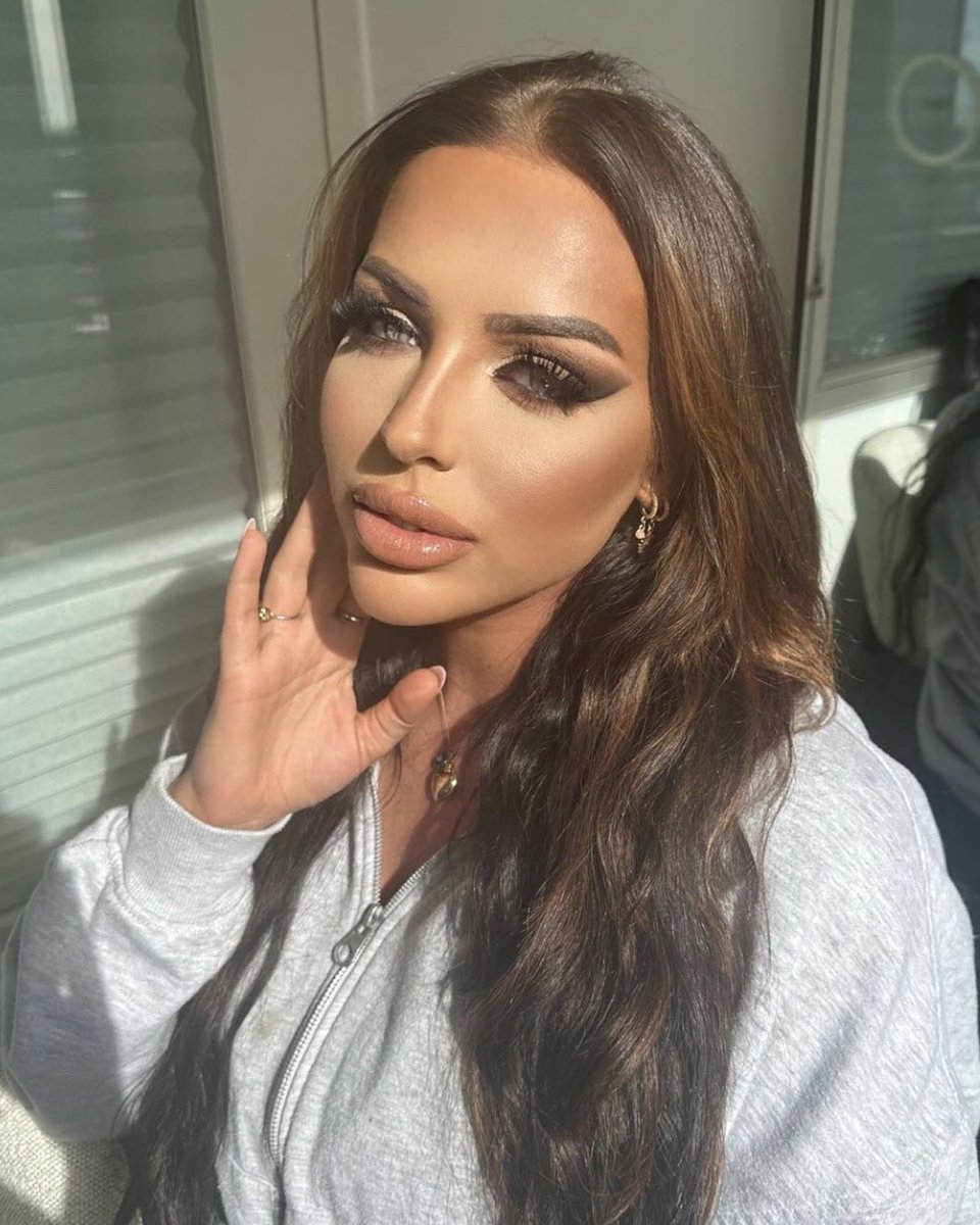 ByDashBF's tweet photo. When the sun hits you and makes your beauty shine even more and your eyes speak for themselves! Amazing glam by @azramua, she used the By Dash Beauty lashes in style Dream Girl 🤩

#bydashbeauty #bydashcosmetics #fauxminklashes #3dfauxminklashes #lashes #lashgoals #beauty https://t.co/cPB0ZfVp5V