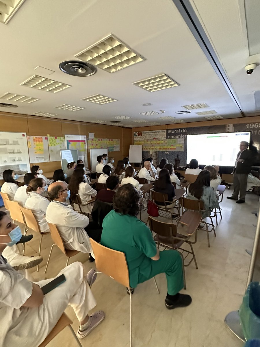 JJRiosBlanco's tweet photo. Revisando el documento de consenso sobre nefropatía lúpica con la maestría del Dr. Manuel Praga en las sesiones de #CSUREASLaPaz. Nefrólogos, reumatólogos, internistas e inmunólogos juntos para dar la mejor atención a nuestros pacientes.#NHULP https://t.co/1EmbOoKrTt