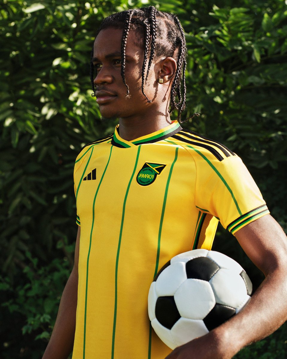 Concours flash pour gagner le nouveau maillot domicile de la Jamaïque !🔥🇯🇲 1⃣ RT + Follow ! 2⃣ Taguez un ami ! ⏳ TAS en moins de 72 heures !
