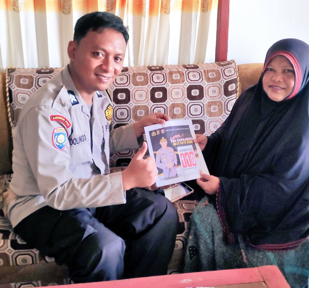 Bhabin_Botu's tweet photo. Sosialisasi DUMAS PRESISI &amp; Layanan CALL CENTER POLRI 110 kepada warga binaan di Kelurahan Botu.

#KapolrestaGorontaloKota #PoldaGorontalo #PolriPresisi #ListyoSigitPrabowo #DivisiHumasPolri #Bhabinkamtibmas #PolsekKotaTimur #polisi_indonesia https://t.co/1gx6WoE2Ji