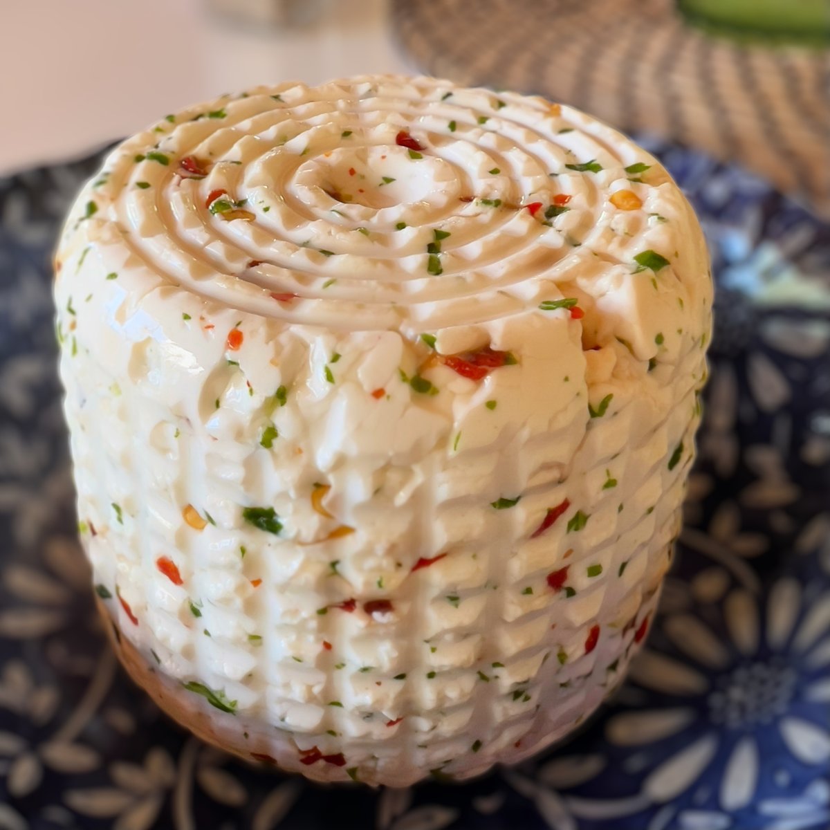 Giuncata is a white, soft cheese from Puglia with a sweet, very light, delicate and fresh flavour. We buy it fresh in the morning for an easy but satisfying lunch.
#WeAreInPuglia #ItalianCheese