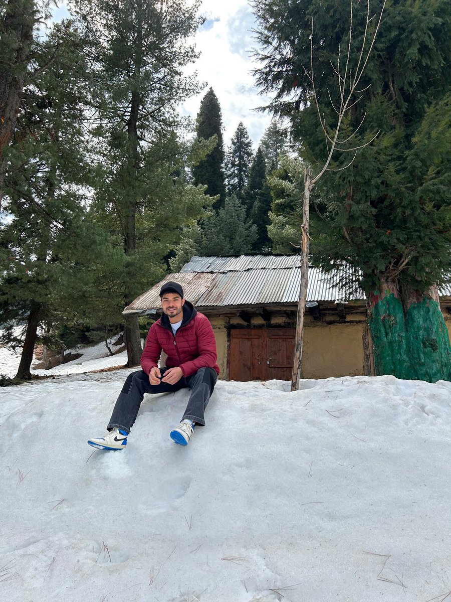 bhatdanish012's tweet photo. ❄️ 

Snow much fun!

#bhatdanish https://t.co/q1B5L5DLg9