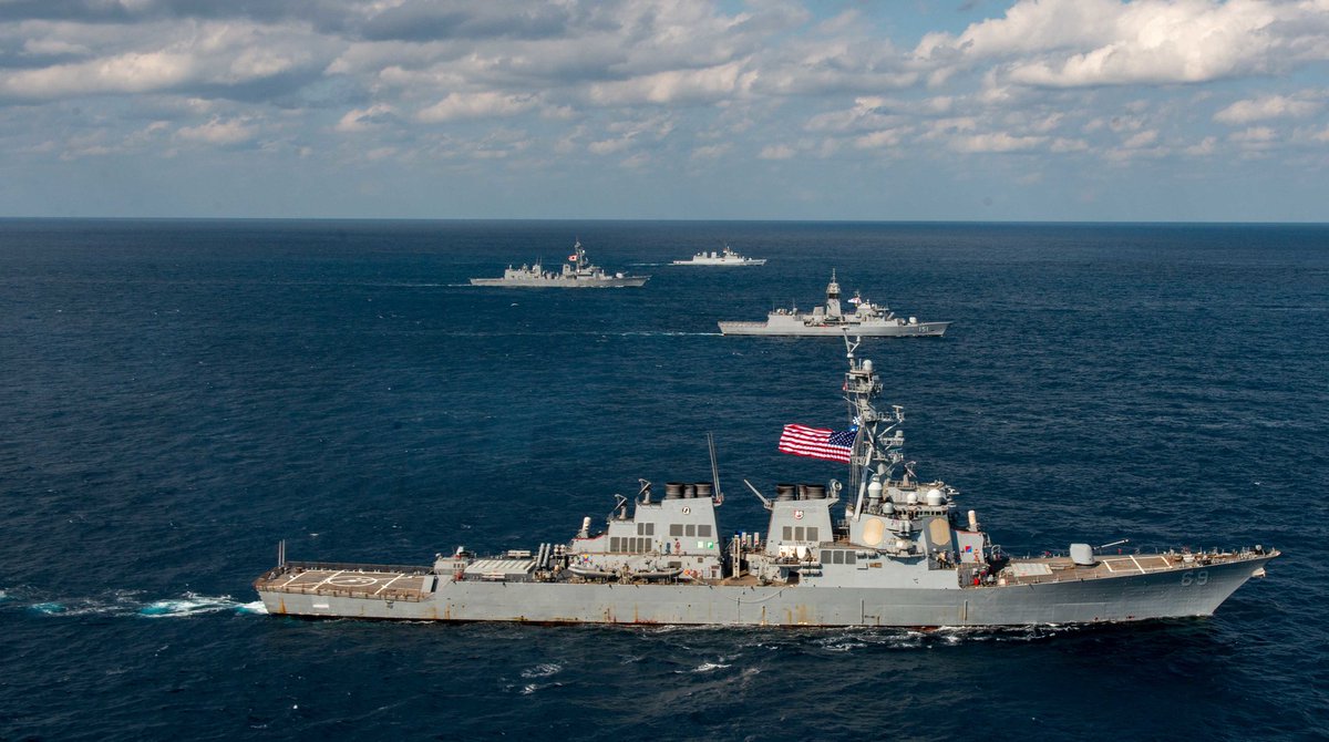 🇨🇳 #China's military said it monitored & drove away a 🇺🇸 #USNavy destroyer that had illegally entered waters around the Paracel Islands in the South China Sea.

In a statement, the military said the guided-missile destroyer #USSMilius illegally intruded into China's territorial…