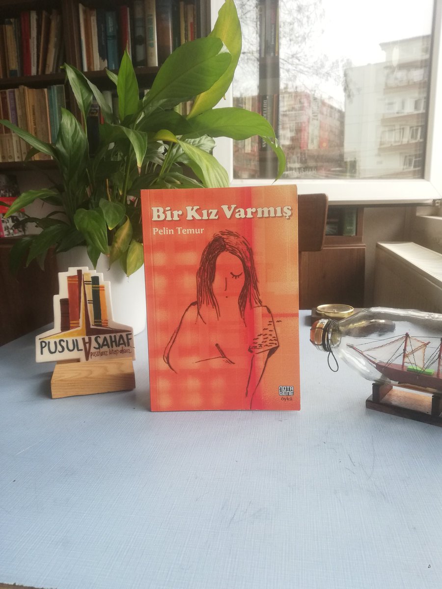 "ilk seslenen kız olmuş. adam, taş diliyle yanıt vermiş kıza. söyleşmişler. sesleri çoğaldıkça göğüslerindeki katılaşmanın da dağılıp yumuşadığını fark etmşler. solukları genişlemiş. sırrı taşıma yükü bölüştürülmüş ikisine. şimdi daha kolaymış susmak da, konuşmak da."