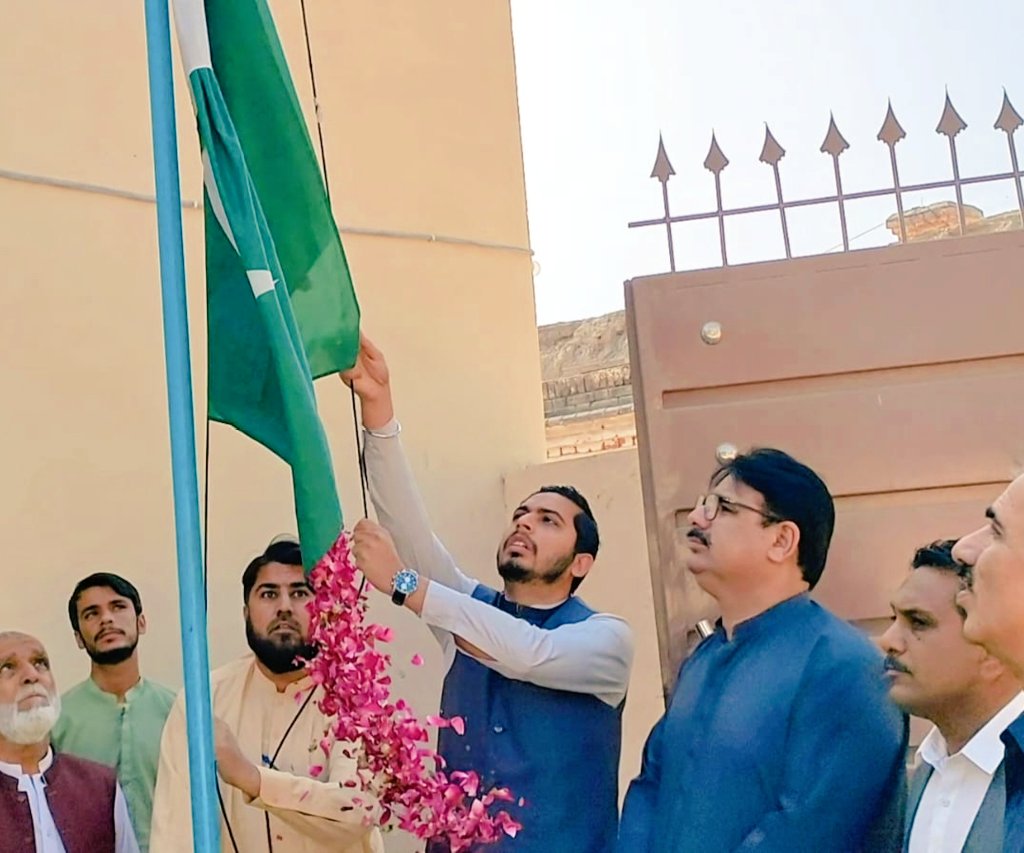 SagarRaikingran's tweet photo. Hum Ek Hain..Hum Ek Hain
#Pakistanday23March https://t.co/BBy009QsVY