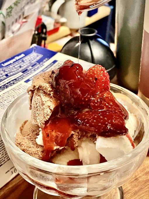 お腹空きすぎてるのでとりあえずなんか食べてる 