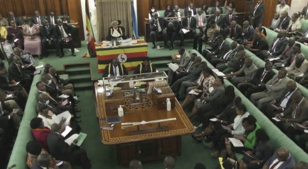 Apndp's tweet photo. L'#Uganda non è un paese per #gay
E batte gli altri 30 paesi #Africa con leggi omofobe: punisce il solo fatto di essere/dichiararsi #Lgbtq.
L'Uganda di #IdiAminDada,dittatore sanguinario,con una passione(pare)per il cannibalismo.
In cui i nostri #pilloni si troverebbero benissimo https://t.co/7TYa0Xp3oO