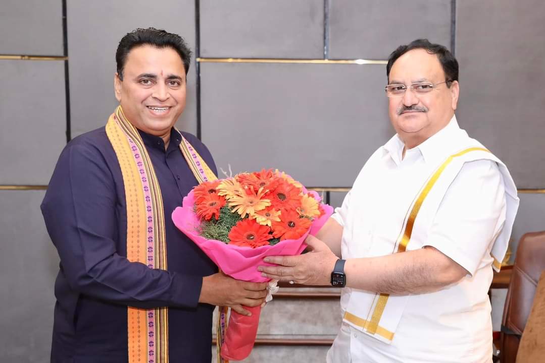 numaldusad's tweet photo. भाजपा के राष्ट्रीय अध्यक्ष माननीय श्री @JPNadda जी से भाजपा राष्ट्रीय सचिव श्री @Sunil_Deodhar जी की मुलाक़ात हुई ! https://t.co/uyVU2UVomI