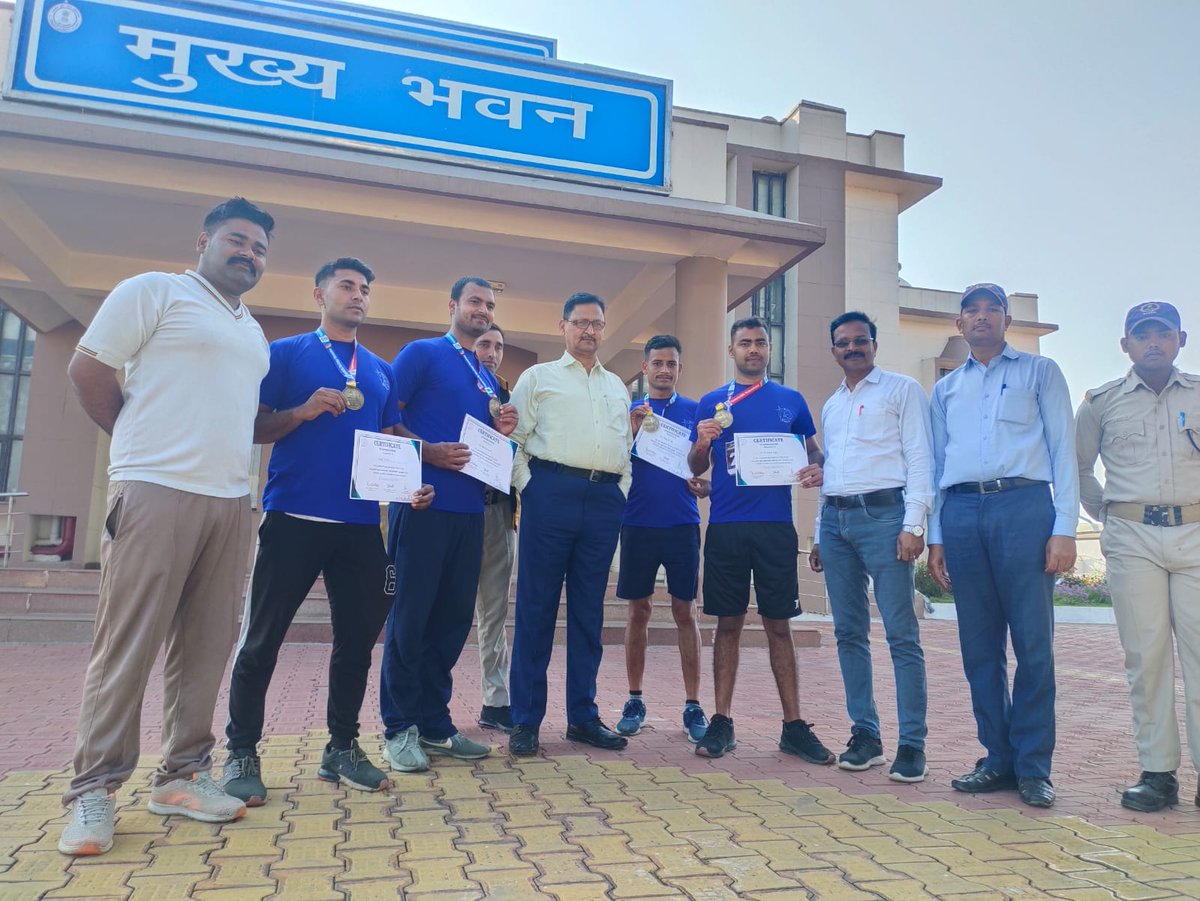 Today at 0600 hrs 5 and 2 km inclusive Mini Marathon 2023 Run As One was organised by RBMUS The Duncan Hospital Raxaul. Four members (Dhiraj Singh-Driver fire service, Omprakash Singh- FM, Ankesh Rai-FM and Sumit Kumar-FM) from ICP Raxaul fire team https://t.co/3fYDT8QdHU