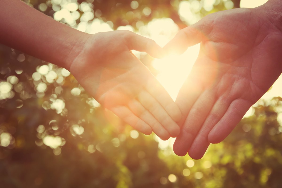 FosteringGlos's tweet photo. Today marks the 3rd #NationalDayofReflection, a time for remembering our loved ones, colleagues and neighbours who we have lost over the last 3 years
💙 
It's also a time for community, so we'd like to thank our foster carers for their efforts during the pandemic and beyond! https://t.co/hXEuJCM1xh