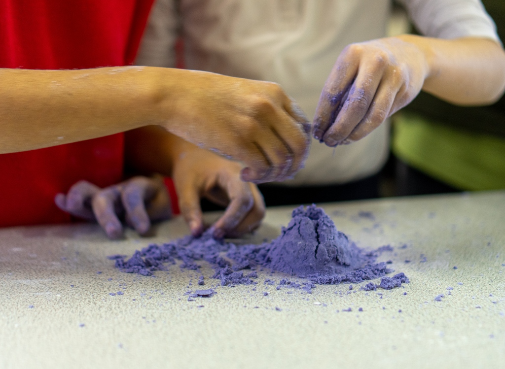 aveea_org's tweet image. You've got to love the enthusiasm from pupils to get straight into working with things they're seeing for the first time. Every second that passes is an opportunity to learn something new after all.

#Aveea #AveeaAcademy #STEM