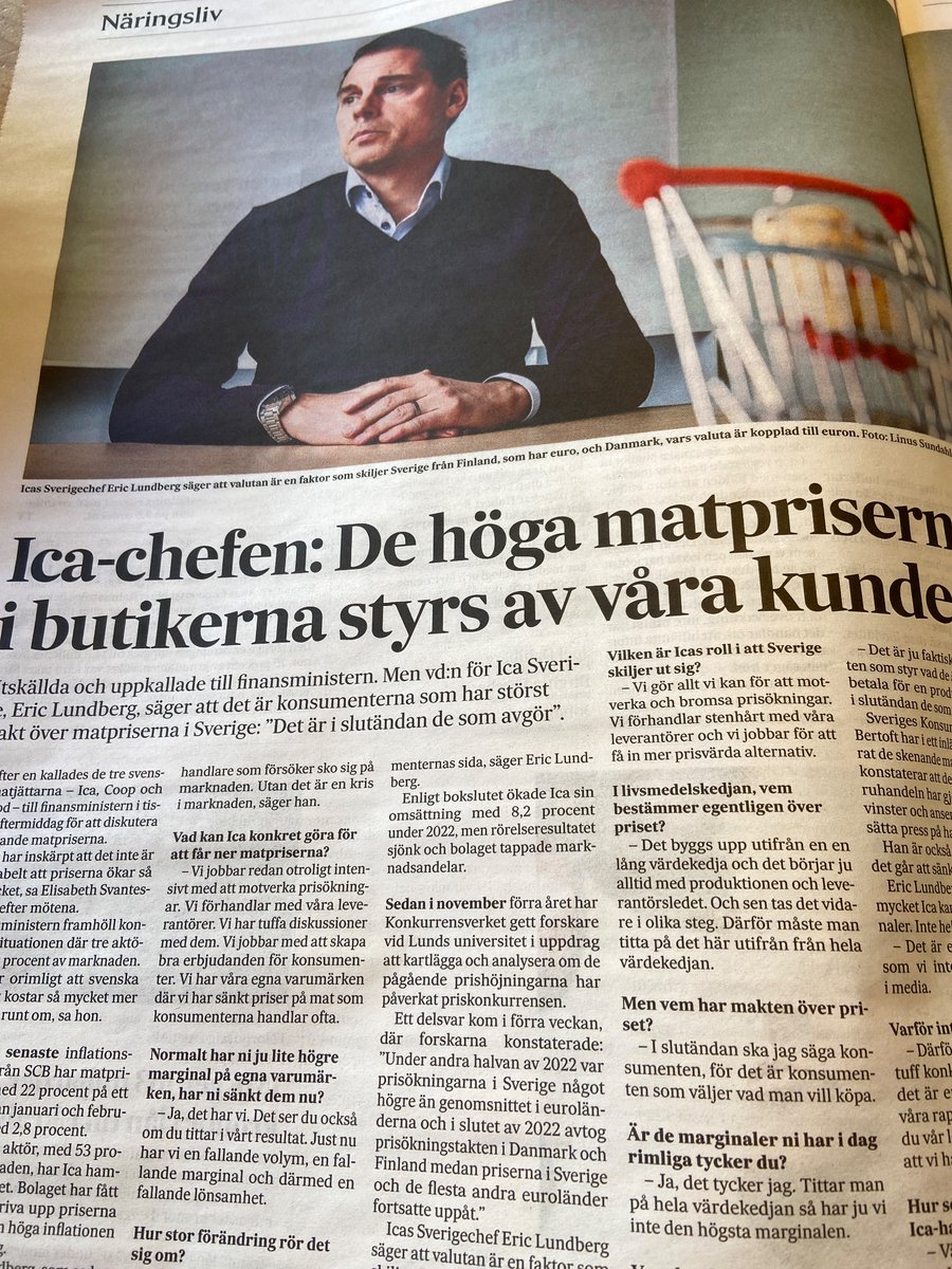 livbeckstrom's tweet photo. Jaha, det är kunderna som styr och har makten över de höga #matpriserna !
I alla fall enligt vd:n för ICA Sverige. Nästa att skylla på är leverantörerna. Trots att ICA:s procentökning gör att en prisökning på 1 krona från lev. kan höja priset med 3 i butiken @SvDNaringsliv https://t.co/tIswZ1xXQl