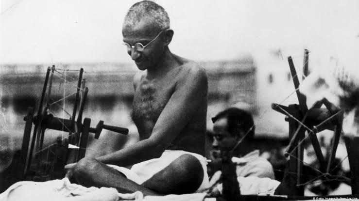 HistoryCell's tweet photo. भगवान राम पर तमाम तरह के विचार हवा में तैरते रहते हैं�� आजकल तो आतंक भी मचाया जाता है। उनके नाम पर हर किसी के अपने अपने राम हैं। मुंह पर राम का नाम ले कर रावण का काम करने वालों क��� संख्या आज बढ़ रही है। हिस्ट्री सेल पर पढिए @ancesivar_03 का लेख।

 https://t.co/tsEkMBc7DP https://t.co/TMB81KF7QQ