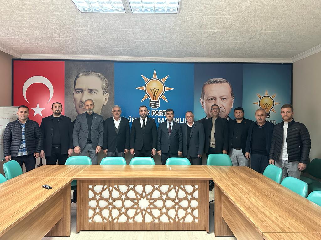 akifbingl1's tweet photo. Ak Parti Nilüfer İlçe Başkanlığı görevine başlayan Sayın Furkan Alpaslan'a hayırlı olsun dileklerimizi ilettik. Kendileri ve Yönetim Kuruluyla istişarelerde bulunduk. Ev sahiplikleri ve misafirperverlikleri dolayısıya dava arkadaşlarımıza teşekkür ediyorum.

#DoğrusuAkParti https://t.co/NNX6Ng3Xzb