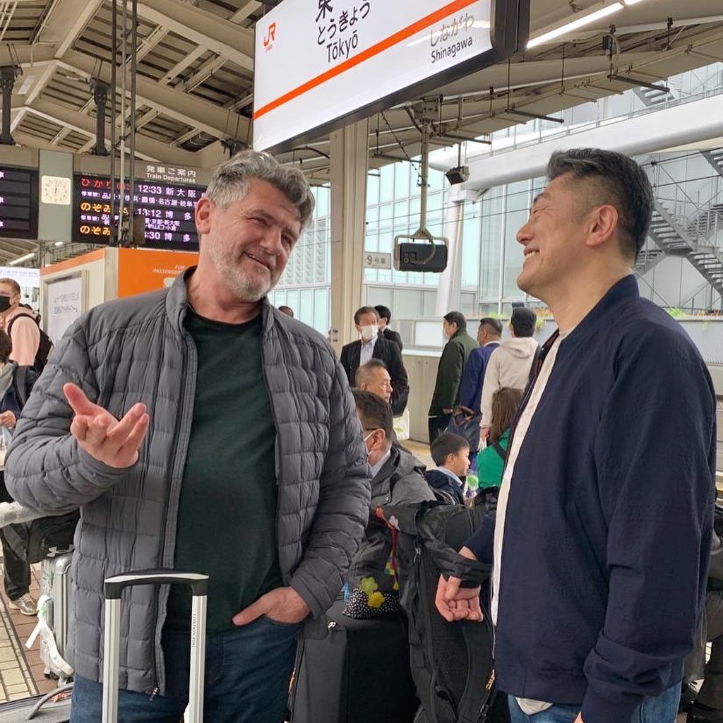 systemavasiliev's tweet photo. Taking the bullet train to Osaka 🚄.
Ready for the events this weekend!
Special Class: https://t.co/XuOfYadWWT
The Guide to Movement: https://t.co/mVFriNS7Te
#SystemaVasiliev #SystemaCommunity #SystemaInstructor #SystemaOsaka #SystemaClass #SystemaSeminar #GuidetoMovement https://t.co/NKCZvWK64v