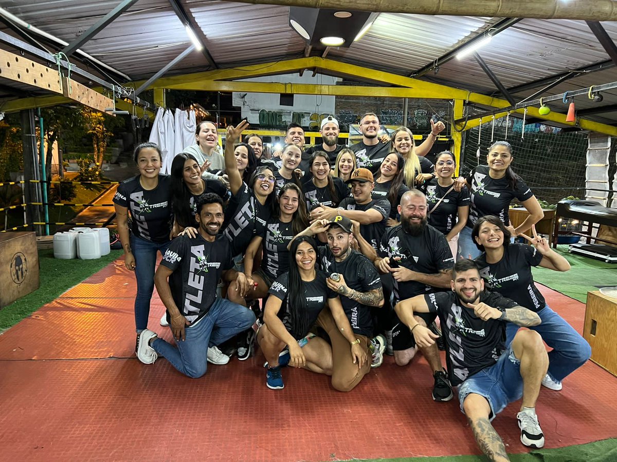 luismiguel767's tweet photo. Les presento a la manada de #Xtremefit apoyando a @Senseialejo en el #DesafioTheBox2023
Eres grande coach, lo soñaste y ahora lo estás viviendo.
#Senseidesafio https://t.co/QAyk2QkVdm