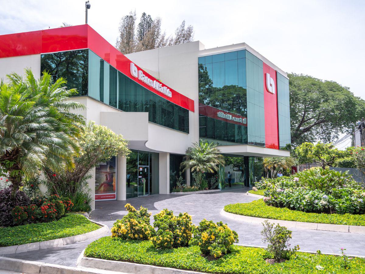 rpena014's tweet photo. La estructuración de inversiones, una fortaleza de Banco Atlántida para sus clientes corporativos https://t.co/FpjnIpx1Ii https://t.co/YqYN33OIJI
