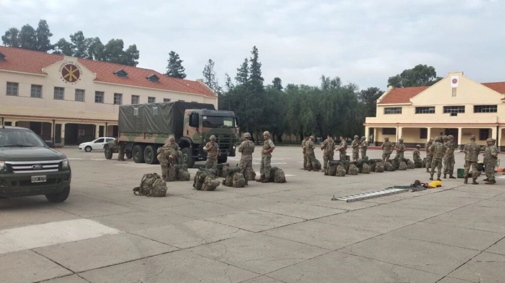 fm_center's tweet photo. #fmcenter981
Temporal
El Ejército Argentino llega a la Villa de Merlo para ayudar en la Emergencia Civil
https://t.co/uD7A5Kbkv1 https://t.co/u7tA3l7e03