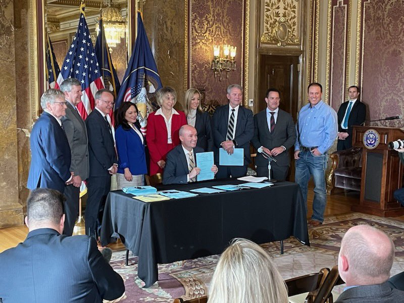 AWinderNewton's tweet photo. It was great to celebrate the state’s largest tax cut today as the @GovCox signed eight tax bills into law. I was proud to help advocate for Rep @PulsipherSusan’s child tax credit. #utpol #utleg #taxcut https://t.co/732bFPKnsg