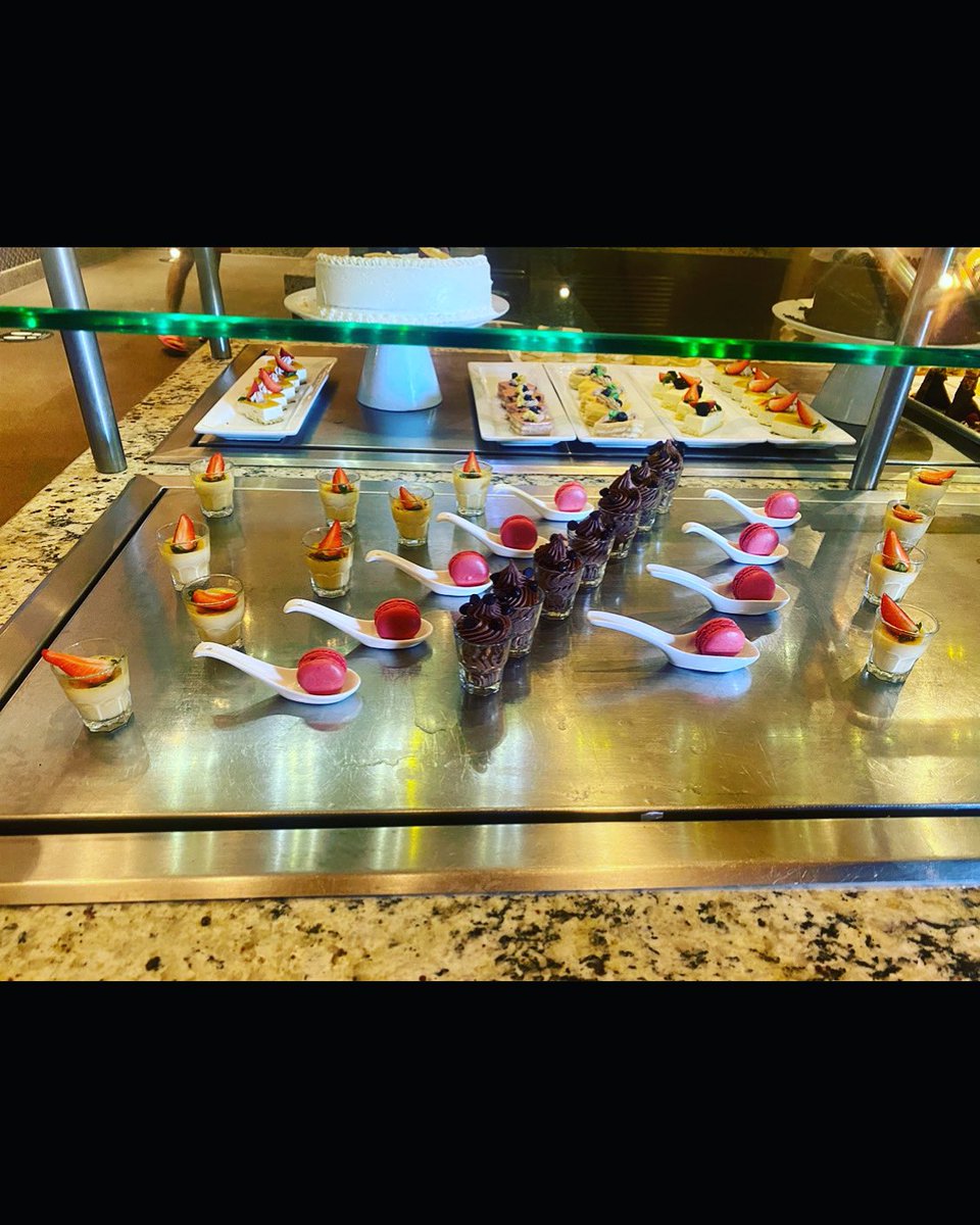 PacoSalazarOF's tweet photo. Para que escoger, mejor todos!! #dessert #postrecitotime https://t.co/RUyhcszjZR