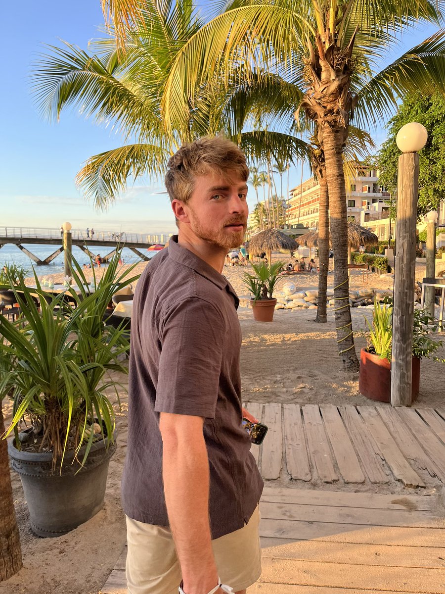 Sometimes I have to remind myself to enjoy the ride, but never in moments like these ☀️🌴