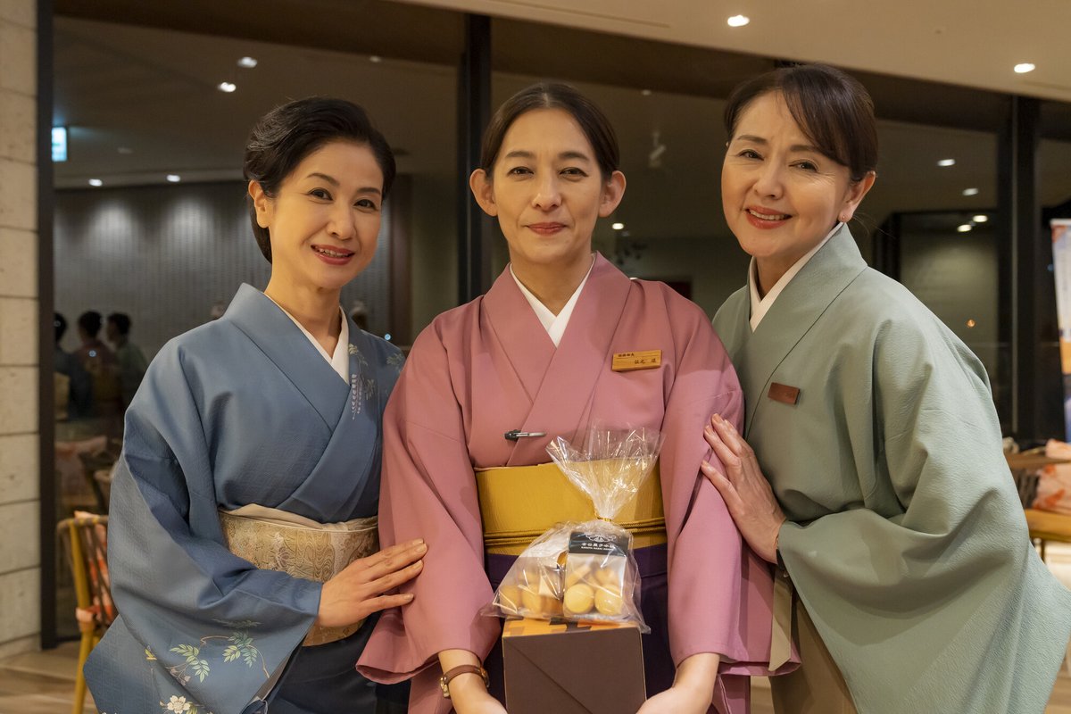 #ホテルマン東堂
クランクアップの様子を少しだけ🤗

本編では冒頭から
ホテルVS旅館でバチバチ💥ですが
ご覧の通り和気あいあいな現場でした🤍

見逃してしまった方は #TVer で！
↪︎【tver.jp/lp/episodes/ep…】

#BSTBS
#内藤剛志 さん
#小林綾子 さん
#片岡礼子 さん
<a href="/jour_r/">片岡礼子 ReikoKataoka</a>
#あめくみちこ さん