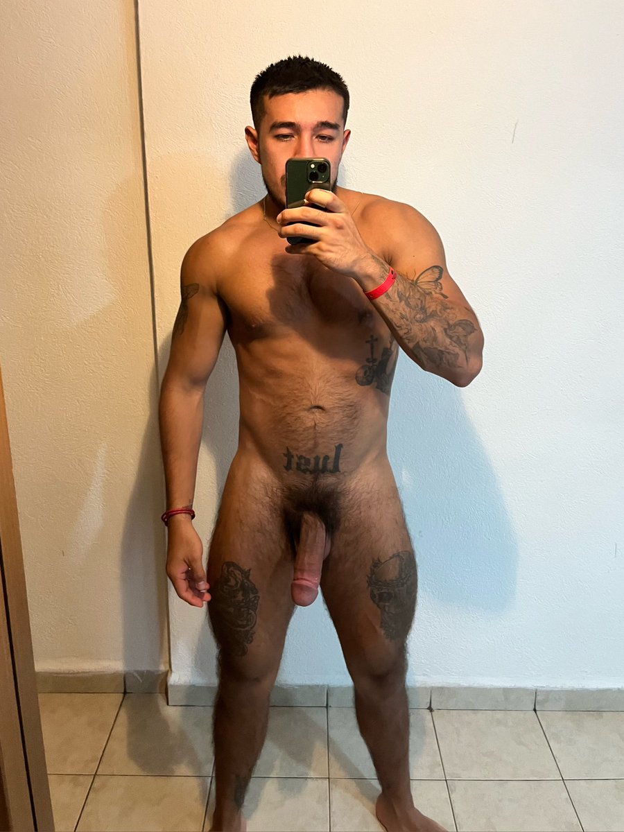 Aburrido en el cuarto del hotel, quien viene a visitarme? 🥵

RT = Te envió ubicación 😈