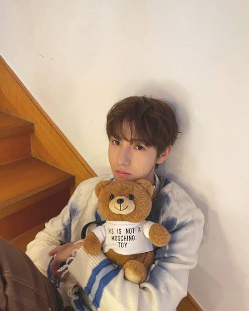 shouchive's tweet photo. @hanbudoI 💛
#HAPPYRENJUNDAY 
#Golden323RenjunDay
#그리고_또있지또있지_런쥔이_생일 https://t.co/nH0unAKGG4