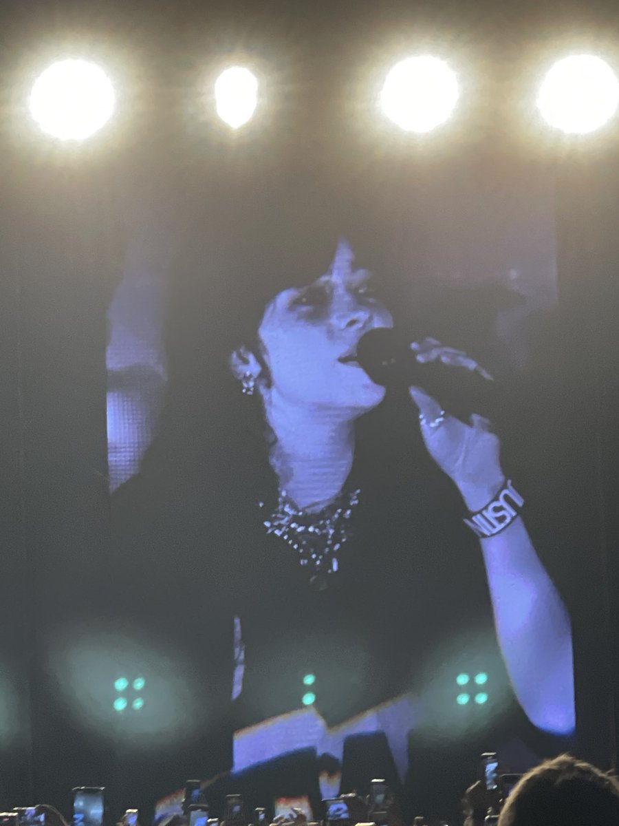 mechimartinez98's tweet image. BILLIE EILISH SE PUSO UNA PULSERA DE JUSTIN BIEBER EN PARAGUAAAAY 😭❤️🇵🇾🇵🇾🇵🇾🇵🇾🇵🇾🇵🇾🇵🇾

Vos lloras, yo lloro, TODOS LLORAMOOOOS!!!! #Asuncionico2023