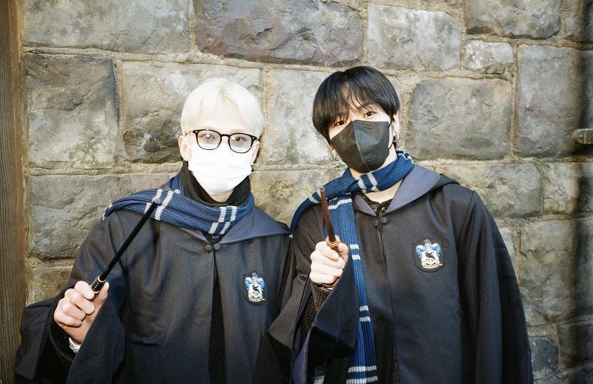 iksanpjw's tweet photo. TREASURE Hogwarts School of Witchcraft and Wizardry 🪄✨ #트레저 https://t.co/2nI9koFJXM