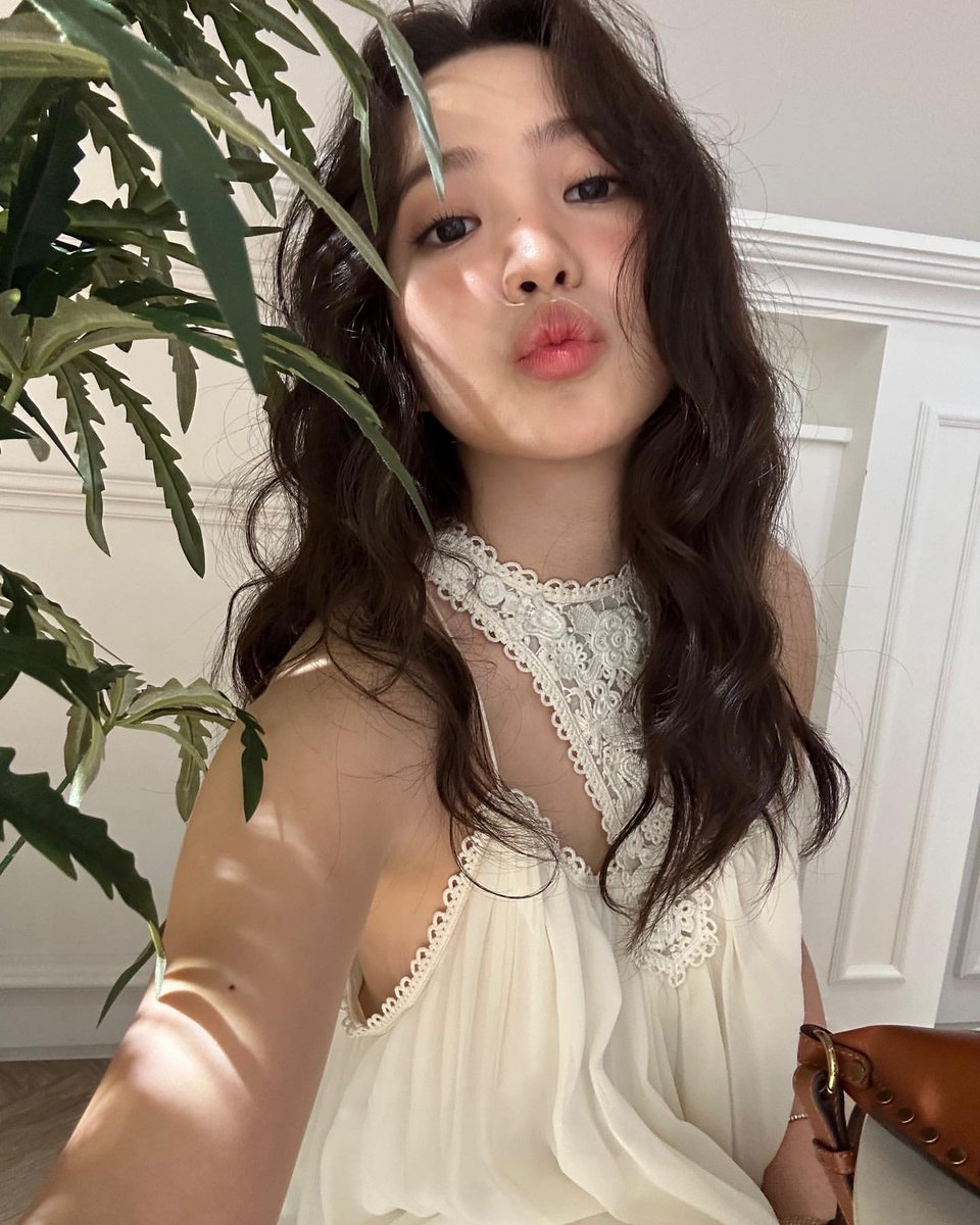 2badchenin's tweet photo. Yeri sem sutiã é a coisa mais picante que eu vi hj... 🥵🥵🥵🥵 https://t.co/wfrDn5nz0P