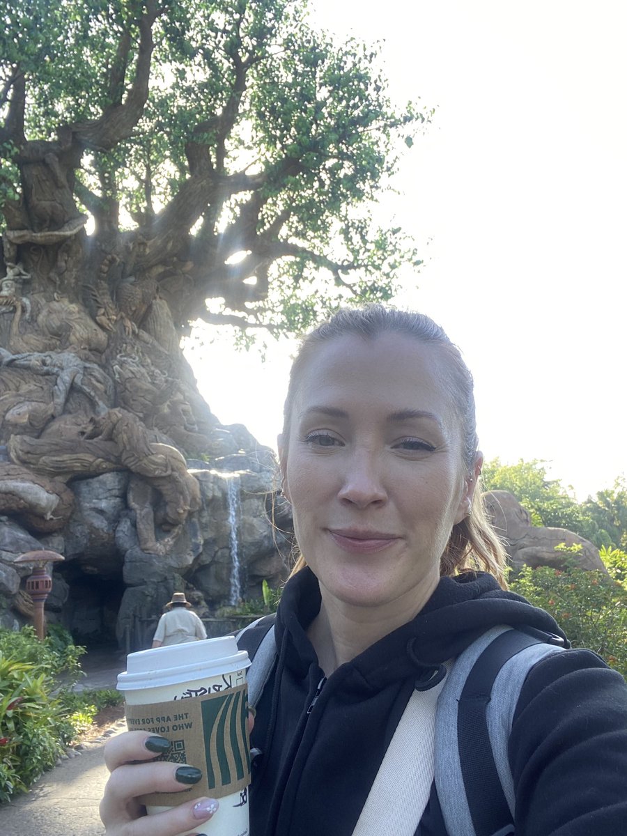 kiks_mgee's tweet photo. The Disney adventure is complete. I did 4 parks, went on a ton of rides, and walked a total of 59 kms. Feet are sore but heart is full 🥰🥰🥰 https://t.co/n8OoAmAvVR