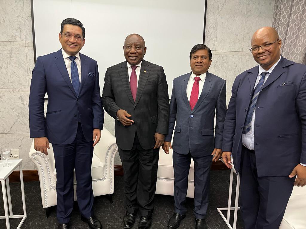 A pleasure to meet again with the President of #SouthAfrica <a href="/CyrilRamaphosa/">Cyril Ramaphosa 🇿🇦</a>. He extended his support to #SriLanka on transitional justice  &amp; establishing a truth &amp; reconciliation mechanism.We further agreed to enhance our bilateral relationship. <a href="/DIRCO_ZA/">DIRCO South Africa</a> <a href="/MFA_SriLanka/">MFA SriLanka 🇱🇰</a> 🇿🇦🇱🇰