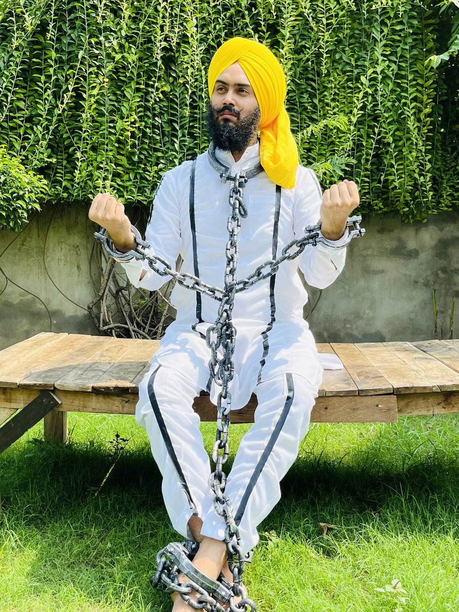 activistjyot's tweet image. बब्बर शेर भगत सिंह जी के बलिदान को नमन करता है हिंदुस्तान…🇮🇳🙏🏻

      🇮🇳 Jai Hind 🇮🇳
🇮🇳 भारत माता की जय 🇮🇳

#ShaheedDiwas23Mar #ShaheedDiwas #BhagatSingh #Rajguru #Sukhdev 23rd March