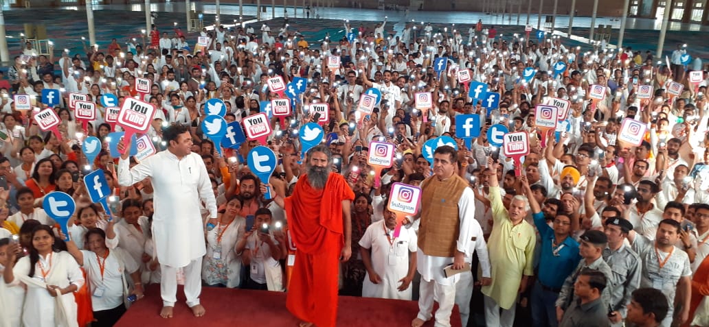 सन्यास का अर्थ सांसारिक बन्धनों से मुक्त होकर निष्काम भाव से प्रभु का निरन्तर स्मरण करते रहना है।
#पतंजलिसंन्यासी