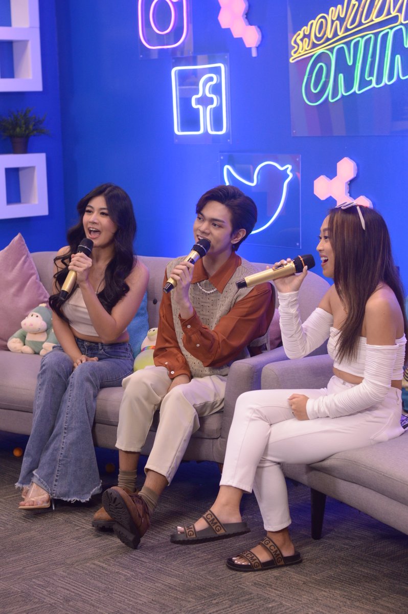 itsShowtimeNa's tweet photo. 🌟Tara na sa pinakamasayang online show sa buong Universe! Showtime Online Ü na with JOSH L, AMANDA MANAOIS and SAM COLOSO! #ShowtimeMadlangBagets

WATCH &amp; SUBSCRIBE NA DITO: 
https://t.co/wZTrvWfxE4 https://t.co/hXt5dijU4k
