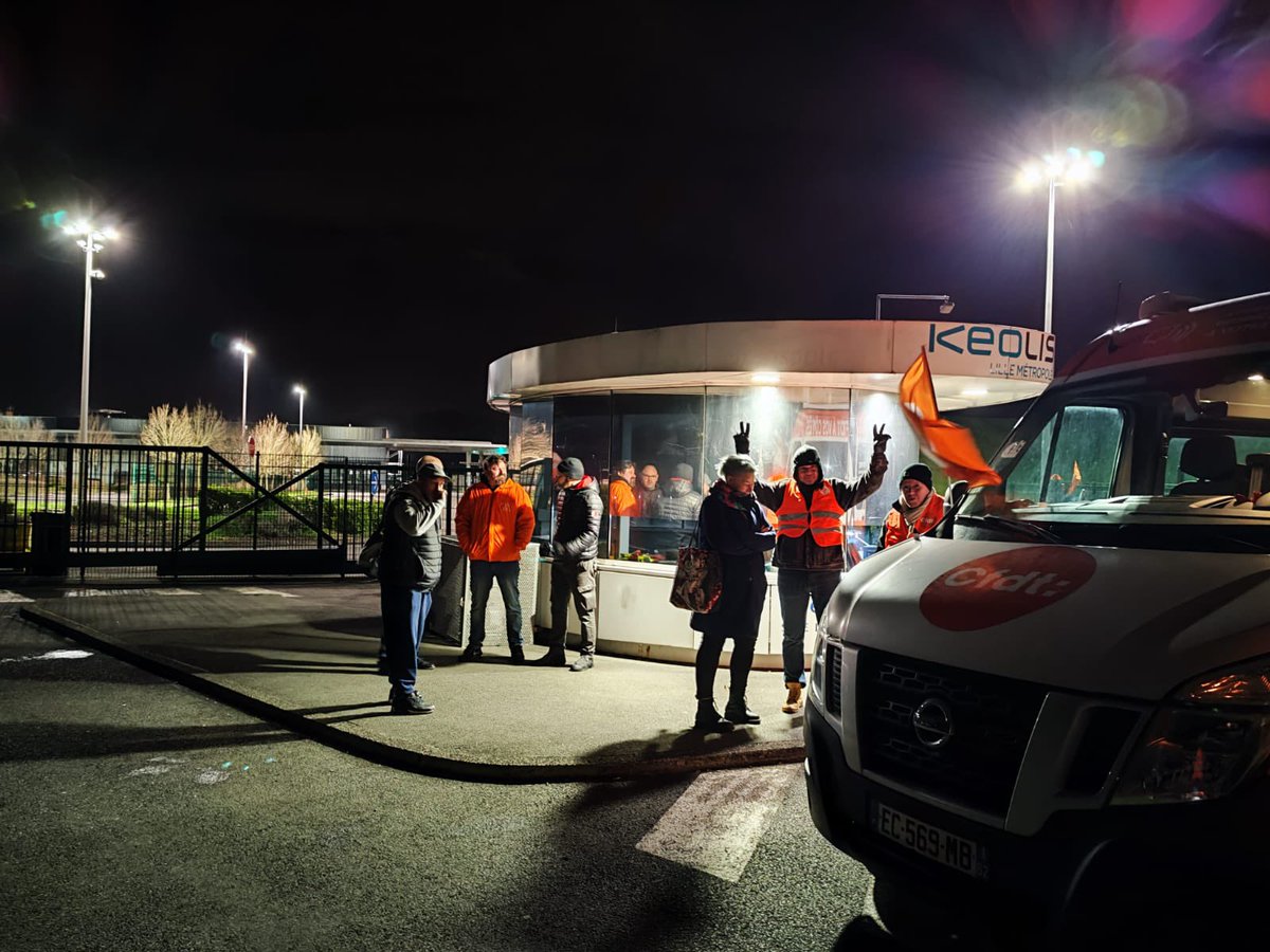 CfdtIlevia's tweet photo. Ce matin la CFDT ilevia est au Dépôt de Wattrelos !! 🔥 https://t.co/BC4nmL7KlV