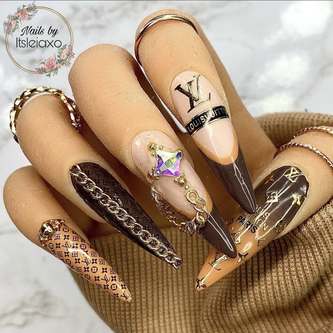 Designer baby ✨🤍 
#nails #nailart #nailideas