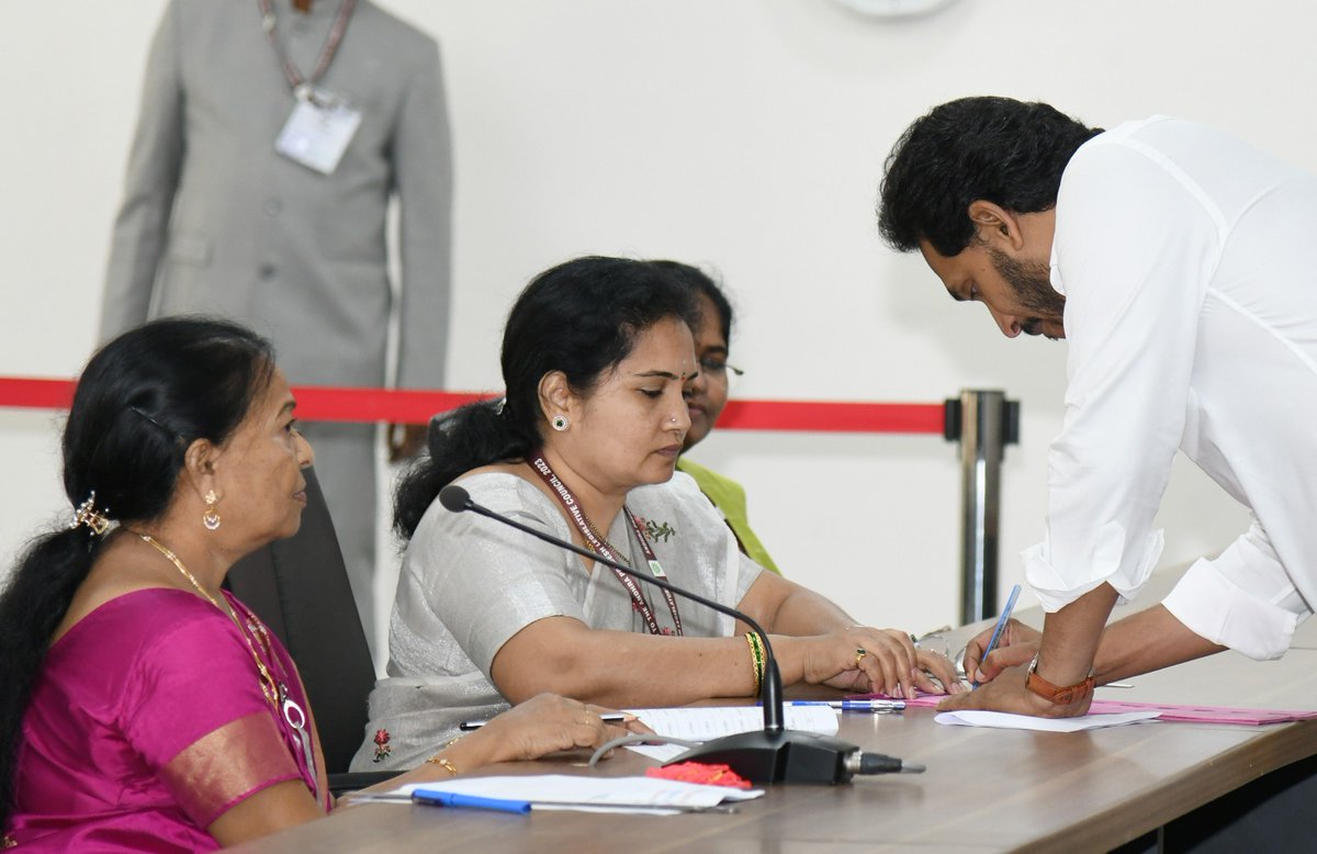 SriLakshmi_10's tweet photo. #MLCVoting: CM @ysjagan gave his vote for 7 MLC seats under MLAs quota. The voting began in assembly committee hall today morning, and is to continue till 4 pm.
Counting begins at 5 pm.
@NewsMeter_In
@CoreenaSuares2
@KanizaGarari https://t.co/xPiy8HYyma