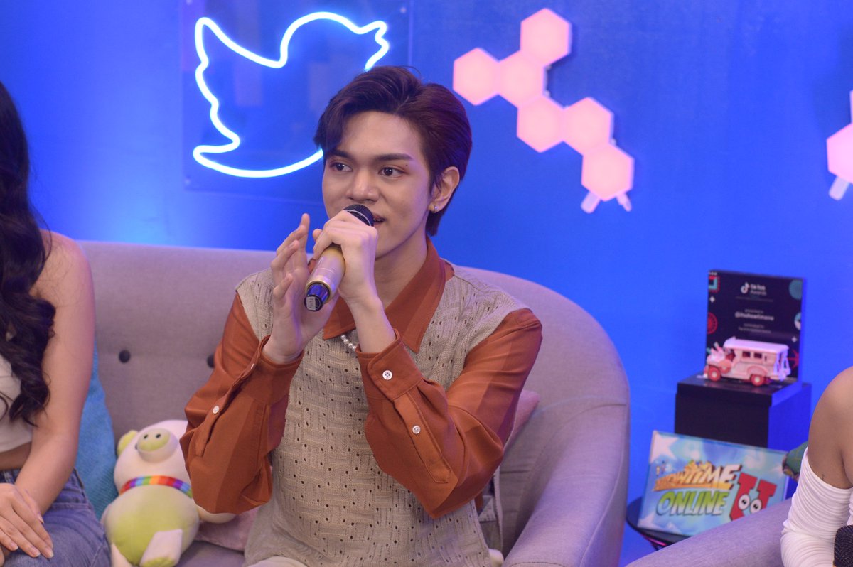 JoshLCmty's tweet photo. Josh L in da haussszzz

SOUinLove with JOSH L
#JoshLonSOU https://t.co/dCo9amVnsA