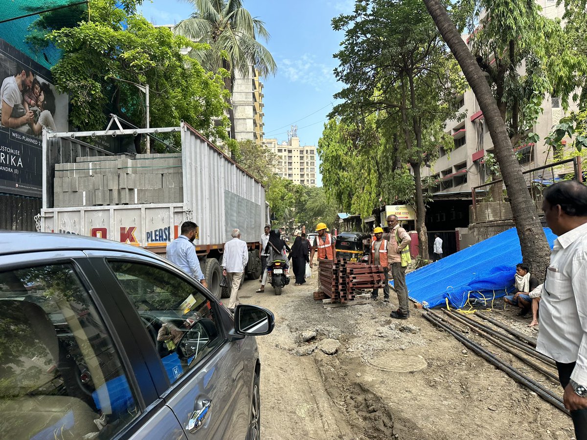 SandhyaSondhi's tweet photo. @mybmc @BRustomjee Rustomjee Erika has taken over the whole public road no2 and using the same as their site office since a month. People and students of school have no access to the road . https://t.co/UqfkFnyDc8