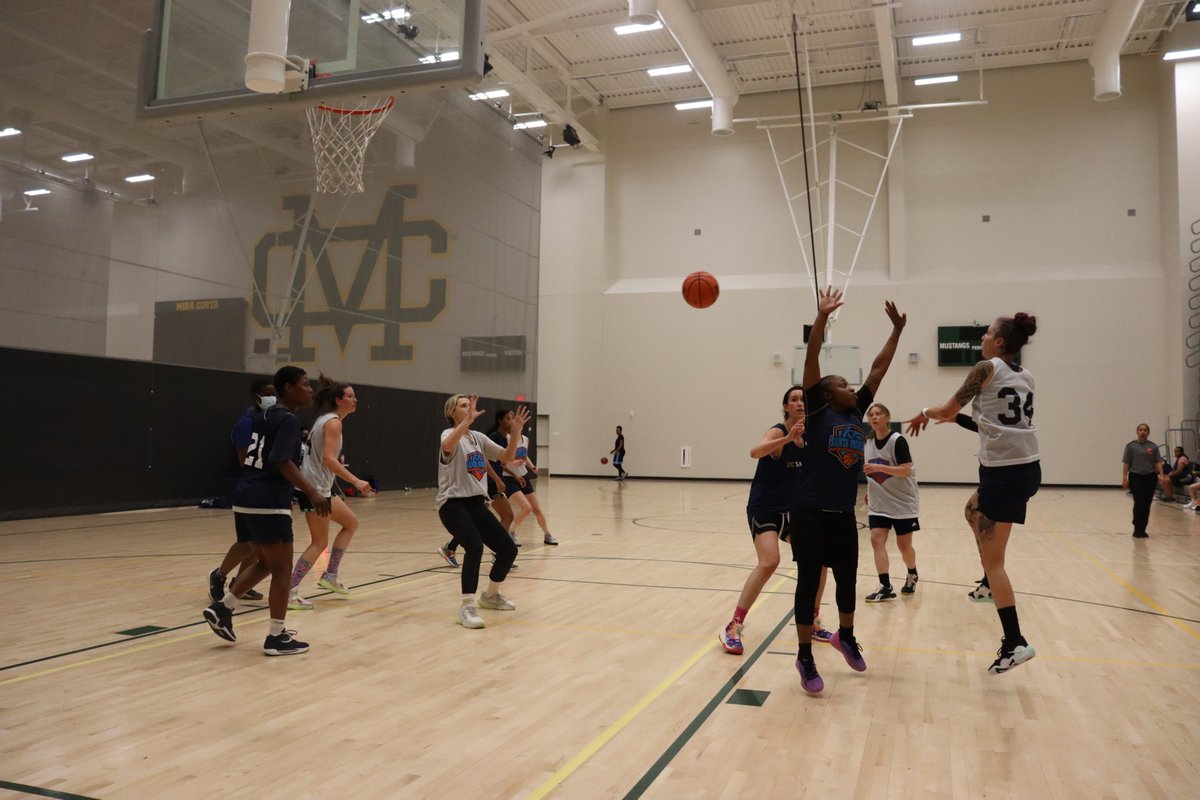 SantaMonicaWBB's tweet photo. The Comets, Ball Is Life, The Free Agents, and Dust The Rust are moving on to the Final Four! 🏀🔥 https://t.co/UqJOfVVQxc