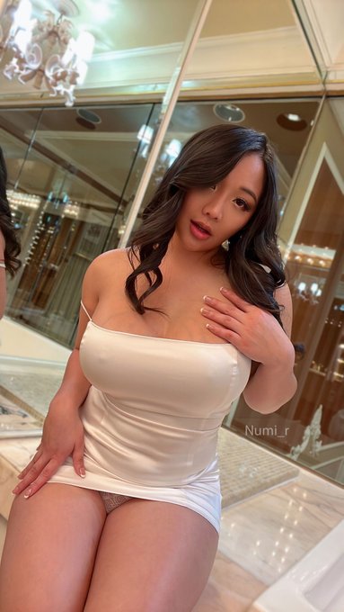 Watch Numi R 💜's leaked NSFW photo on TwXstars