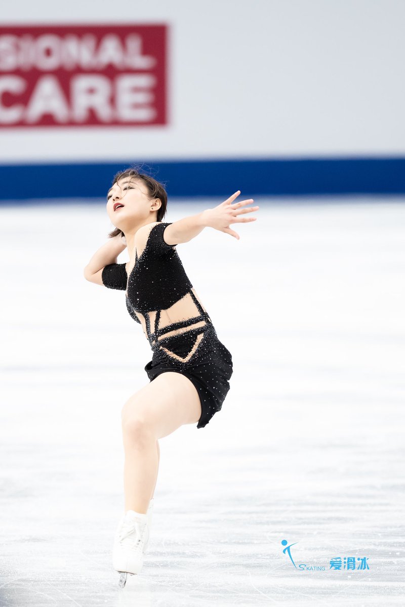 iskating_pt's tweet photo. Kaori Sakamoto (JPN): Usually going into the SP, there is the anxiety and uncertainty factor, but I’ve been practicing well and today I was able to put everything out there. 
For the FS, I need to be really laser-focused till the end and be mindful of my breathing. #WorldFigure https://t.co/AauUGLfC0H